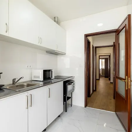 Downtown 2 Minutes By Walk To Center And Metro-direct To Airpot T4 * Porto