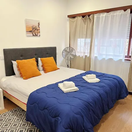 Downtown 2 Minutes By Walk To Center And Metro-direct To Airpot T4 Apartment