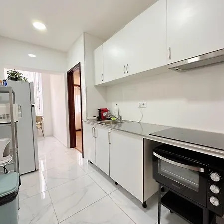 Downtown 2 Minutes By Walk To Center And Metro-direct To Airpot T4 * Porto